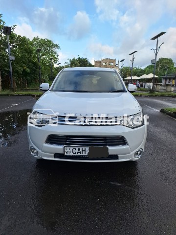 Image Mitsubishi Outlander PHEV G NAVI 2014